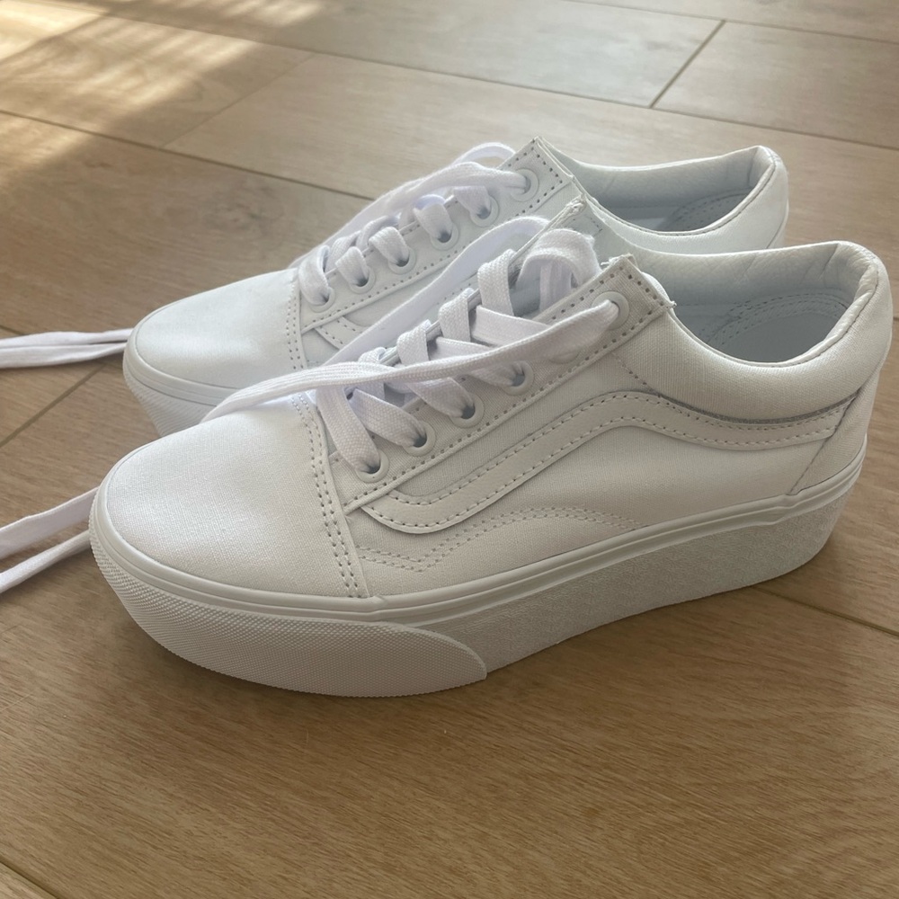 Vans tie white platform shoes